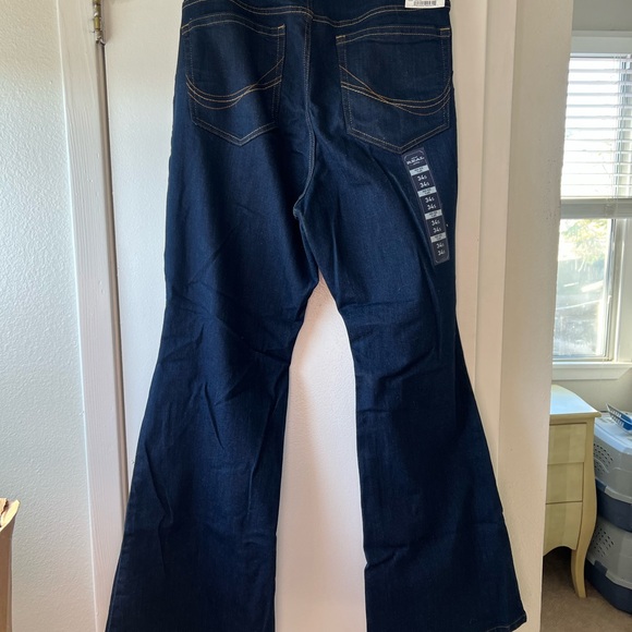 Women's Ariat High Rise Flare Jeans - Dark Blue - 34S - Picture 8 of 8